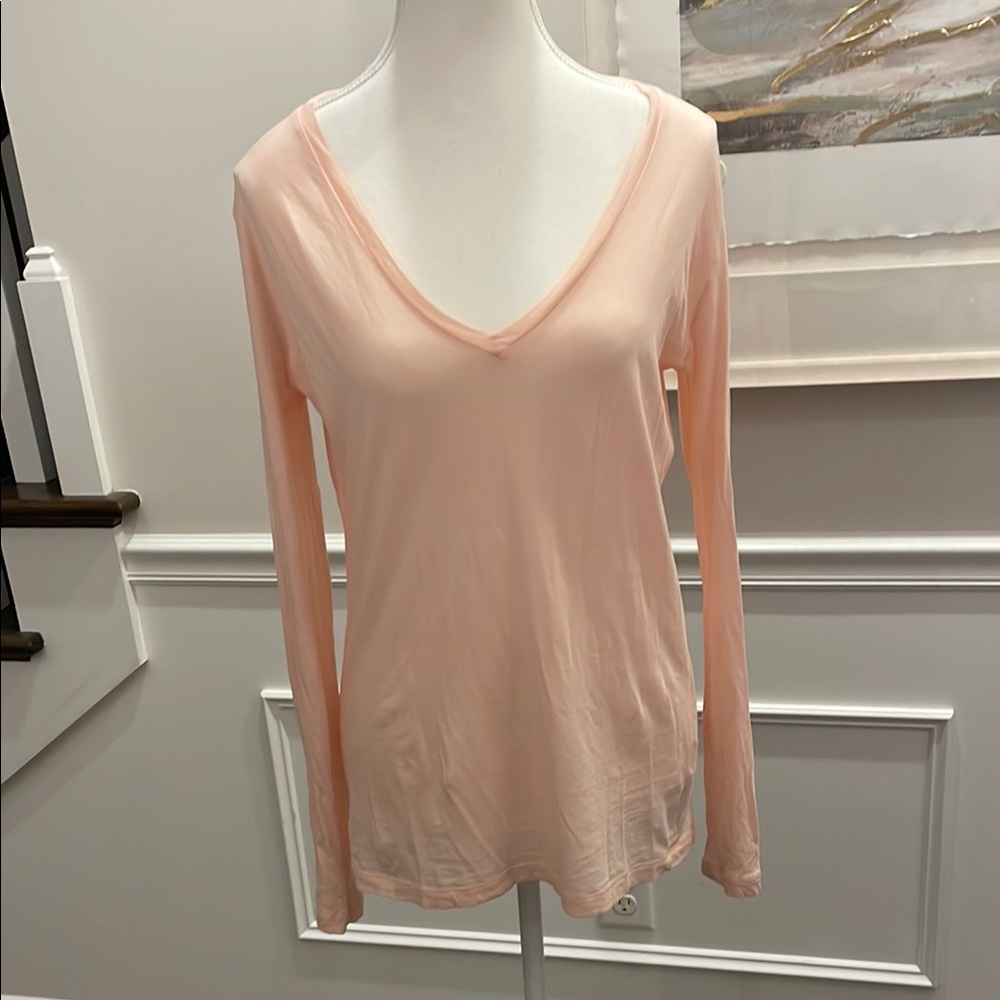 Barneys New York M Petal Pink Peach V Neck T-Shirt Very Lightweight
